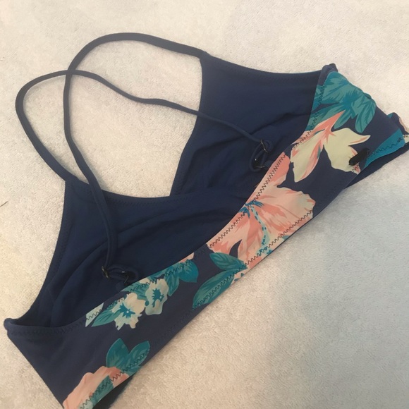 Rip curl bathing suit top - Picture 2 of 4